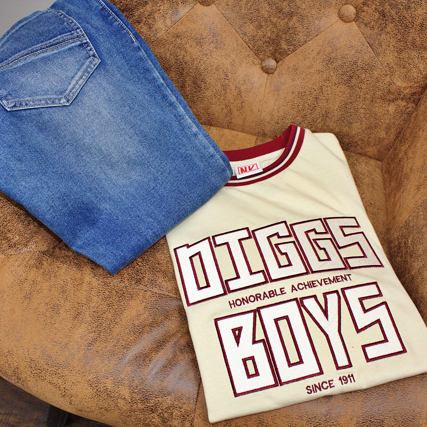 Show your support for the Kappa Alpha Psi fraternity with this "Diggs Boys" cream t-shirt. Made with high-quality fabric, this shirt is perfect for any member of the fraternity community. The design features the iconic Kappa Alpha Psi logo and the phrase "Diggs Boys" in bold letters, making it a great addition to your collection of historical memorabilia.